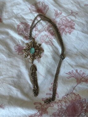 Vintage-Inspired Fashion Gold Necklace with Turquoise Stone Pendant